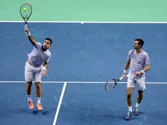 González y Molteni avanzan en Toronto.