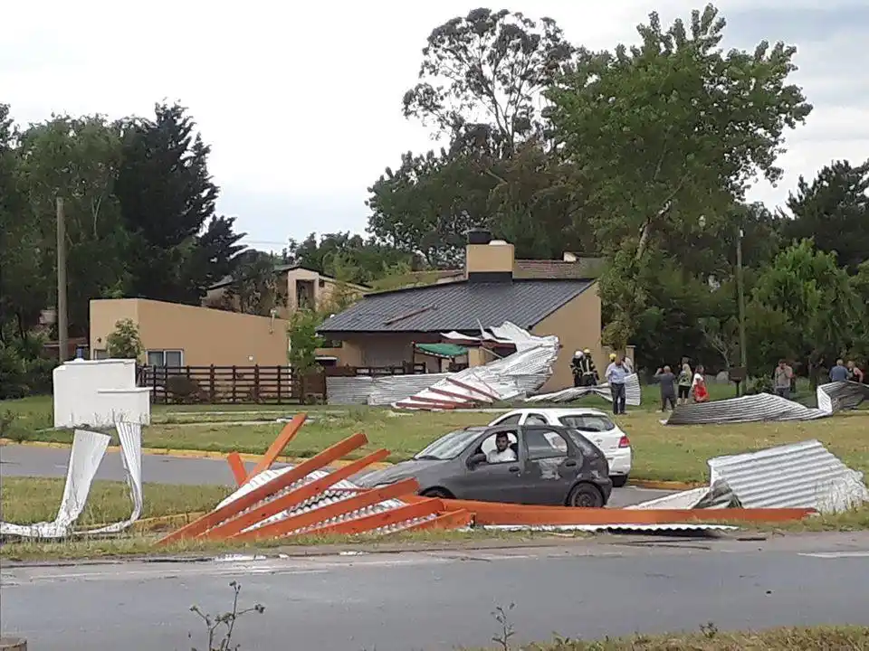 Mar Chiquita: Fuerte temporal afectó casas y el suministro de la luz