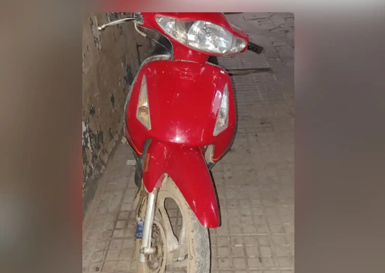 La policía busca encontrar al propietario del vehículo.