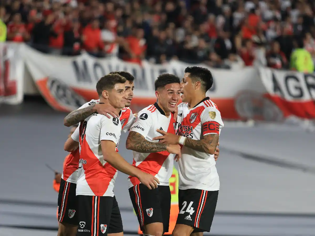A puro bombazo, River le ganó a Fortaleza