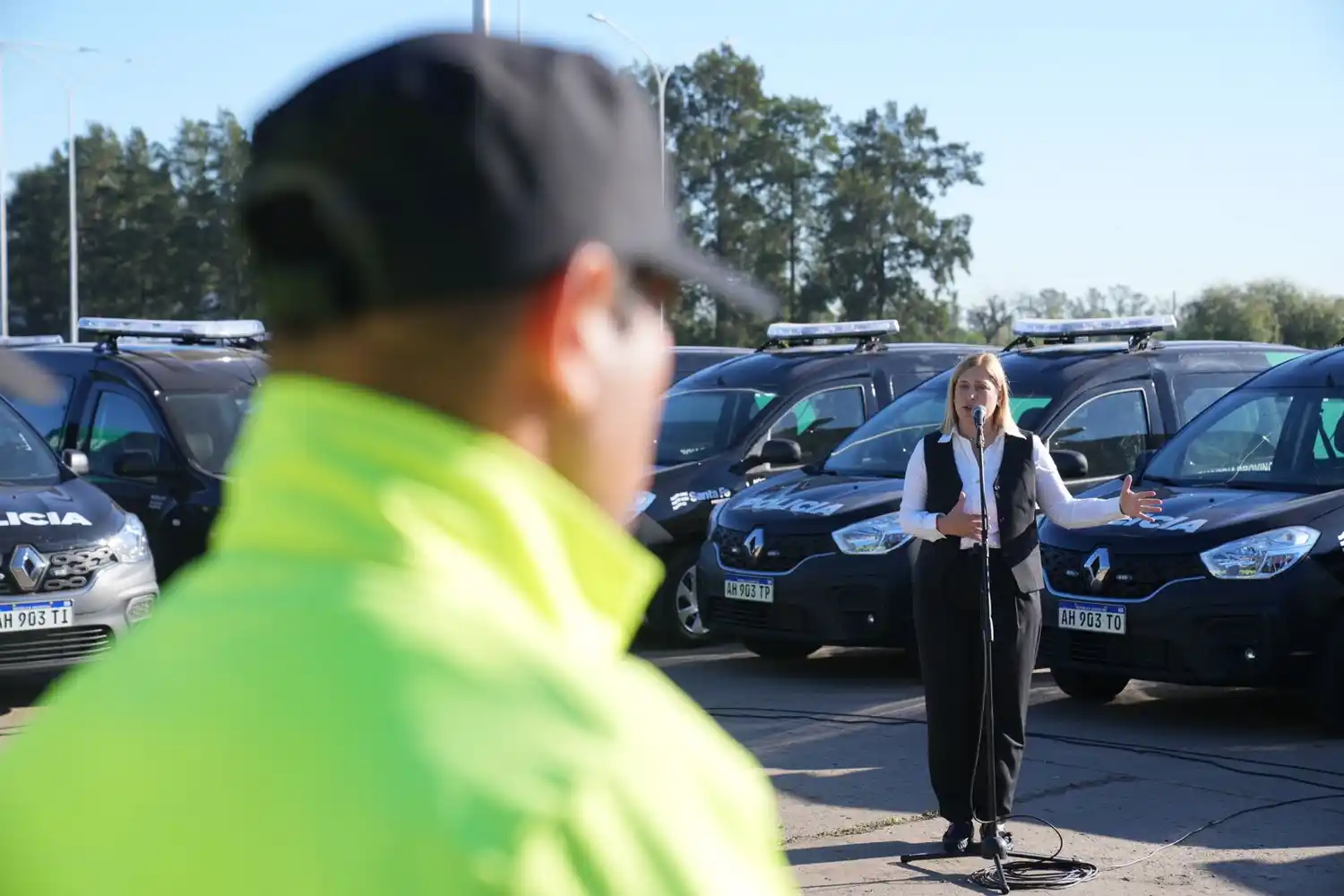 La vicegobernadora entregó camionetas a la Agencia de Seguridad Vial y a la Guardia Provincial