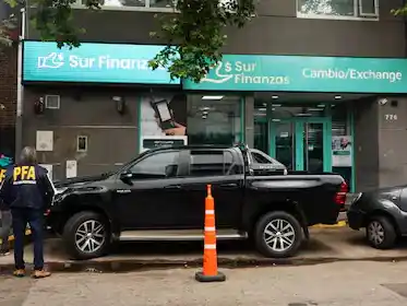 La Justicia federal avanzó con operativos en el marco de una investigación por presunto lavado de dinero que involucra a la empresa Sur Finanzas, firma asociada al presidente de la AFA, Claudio “Chiqui” Tapia.