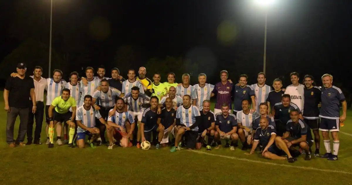 Superfinal de la Libertadores: Previo al clásico del sábado, Macri compartió un partido de fútbol con ex jugadores de Boca y River en Olivos
