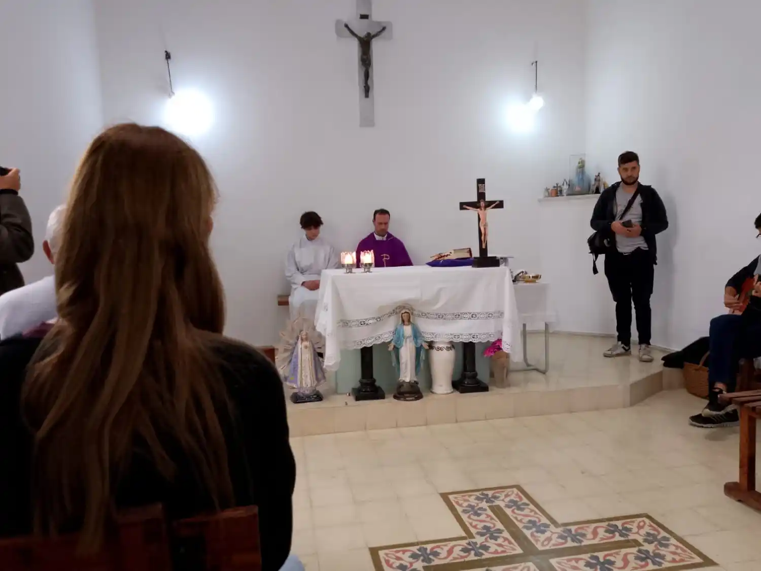 "Muy emotiva la misa celebrada en el Cementerio municipal"