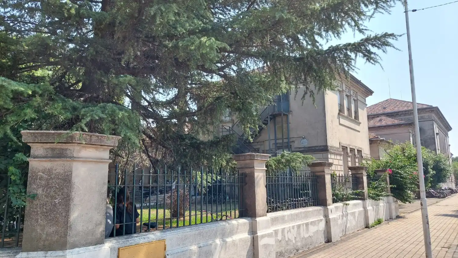 La escuela Normal es una de las secundarias que mayor cantidad de estudiantes alberga. Foto: La Opinión.