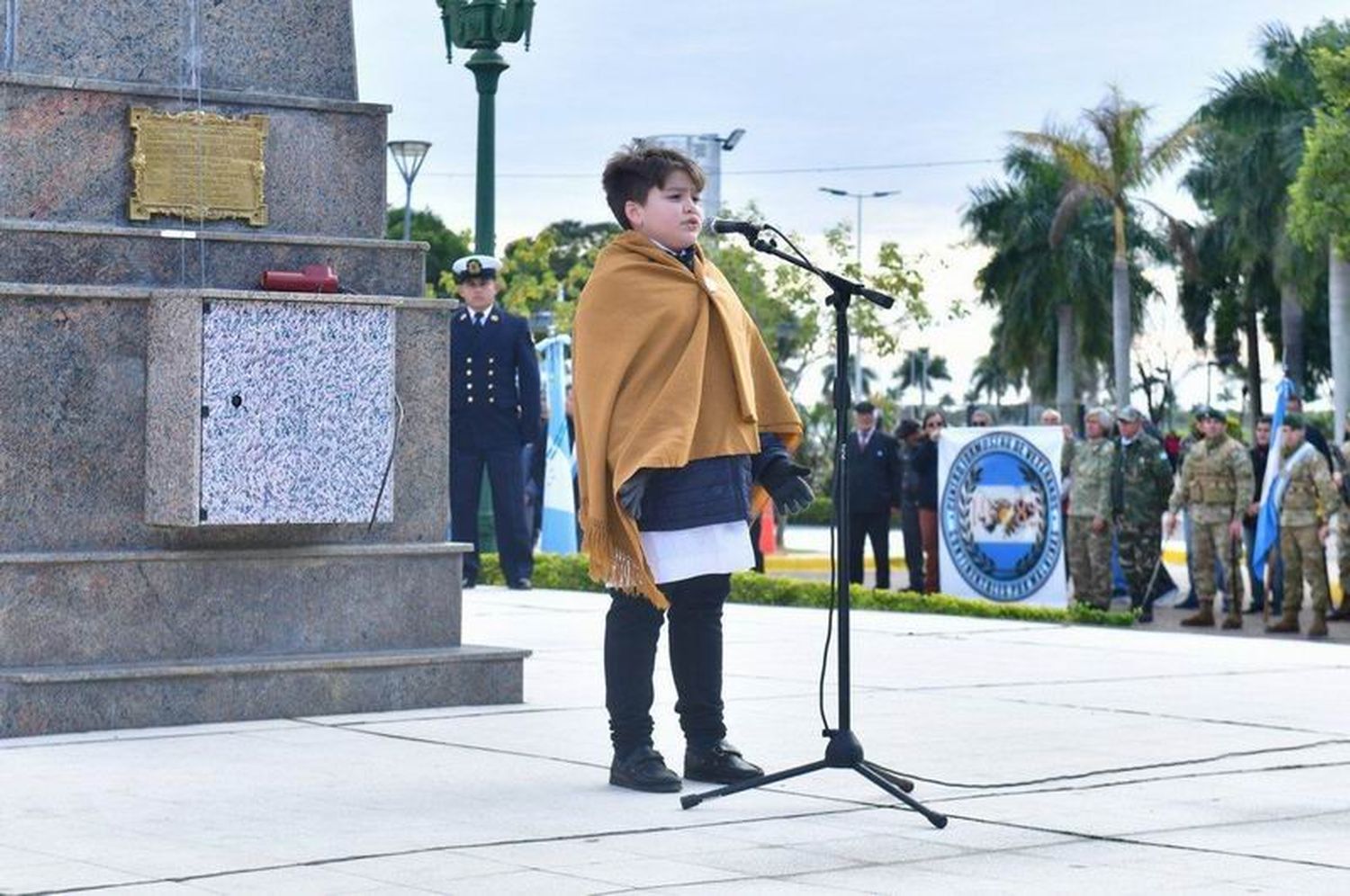 El gobernador Insfrán presidió el acto 
conmemorativo del Día de la Independencia