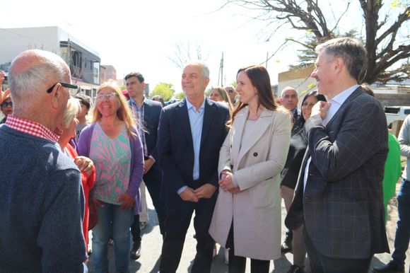 La previa del cierre de campaña de Alak en La Plata: Recorrido de 105 km, charla con vecinos y supervisión de obras