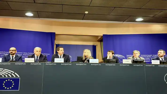 Europarlamentarios abogan por «la CONTINUIDAD institucional» del actual Parlamento