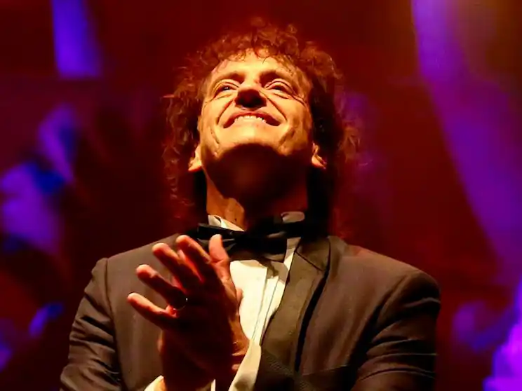 Mahler murió de cáncer a los 65 años.