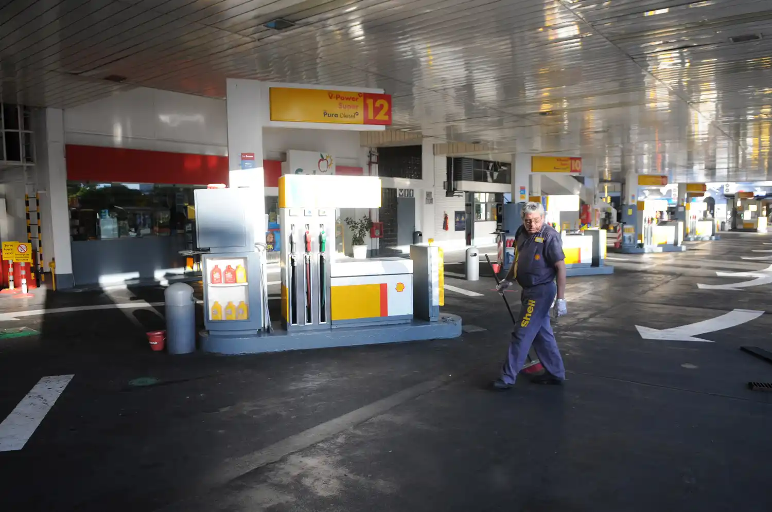 Mientras se restablece abastecimiento, confirman que la nafta subirá desde este miércoles