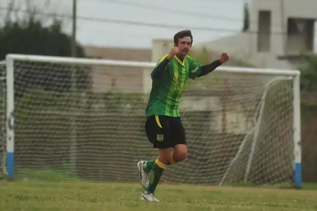Sarmiento goleó a Juventud Urdinarrain en el Estadio Municipal 
