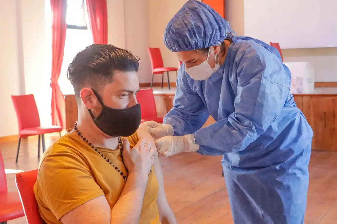 Se otorgaron 1700 turnos para que se vacunen mayores de 20 años de Gualeguaychú