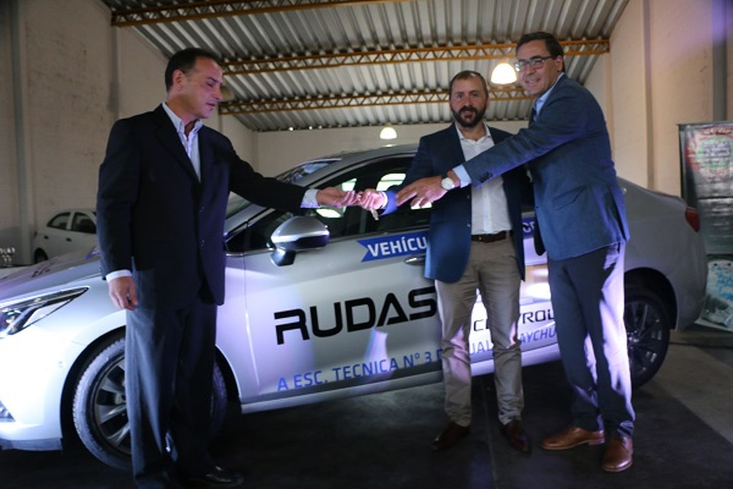 General Motors y Rudas donaron un Chevrolet a la Escuela Técnica Nº 3