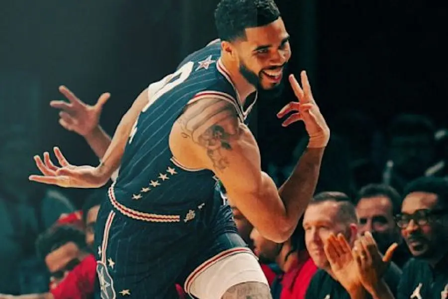 Damian Lillard recibe el MVP en el All Star Game
