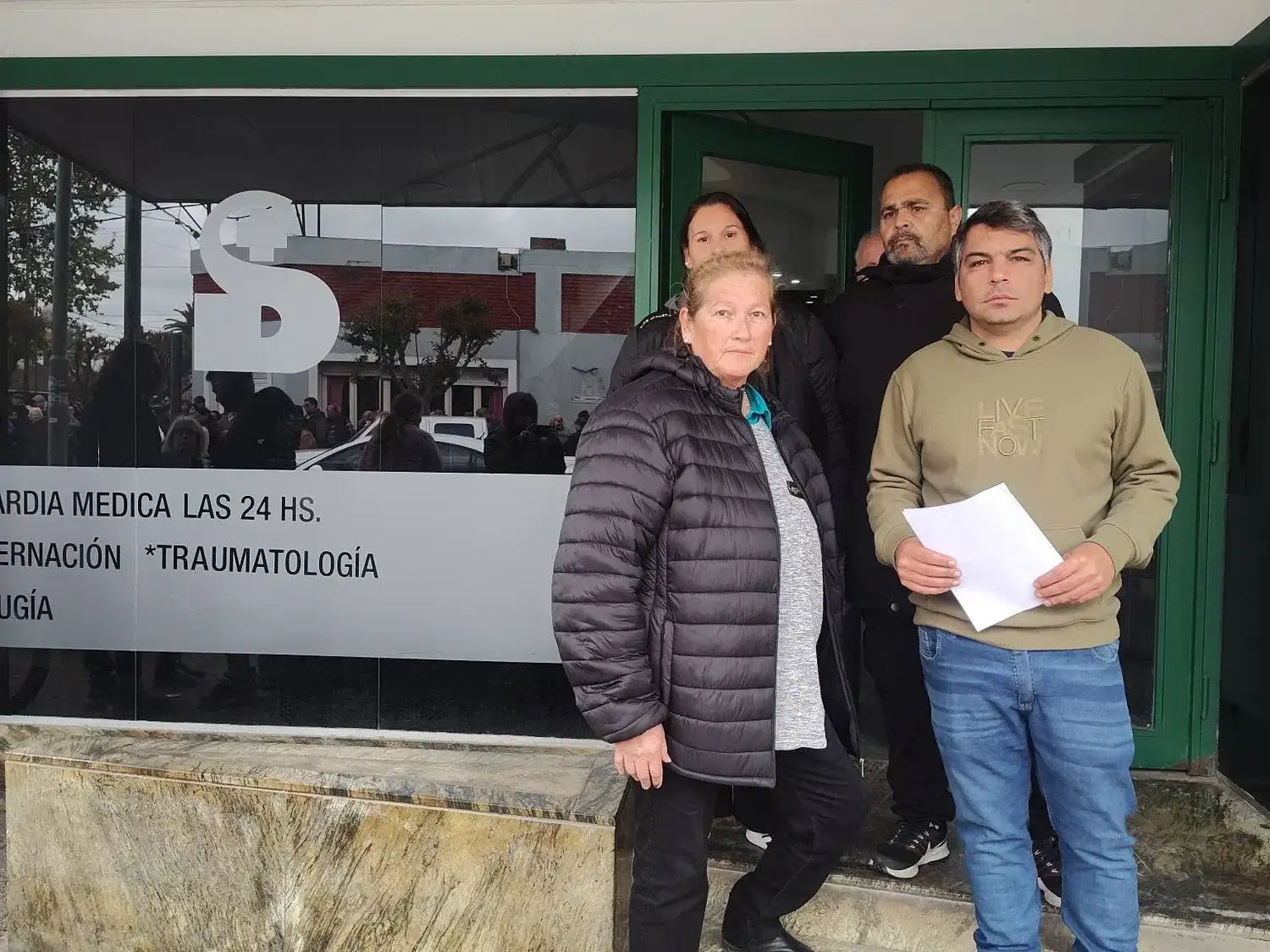 Dolores: vecinos marcharon por problemas en la atención de PAMI y reclamaron acceso al hospital público