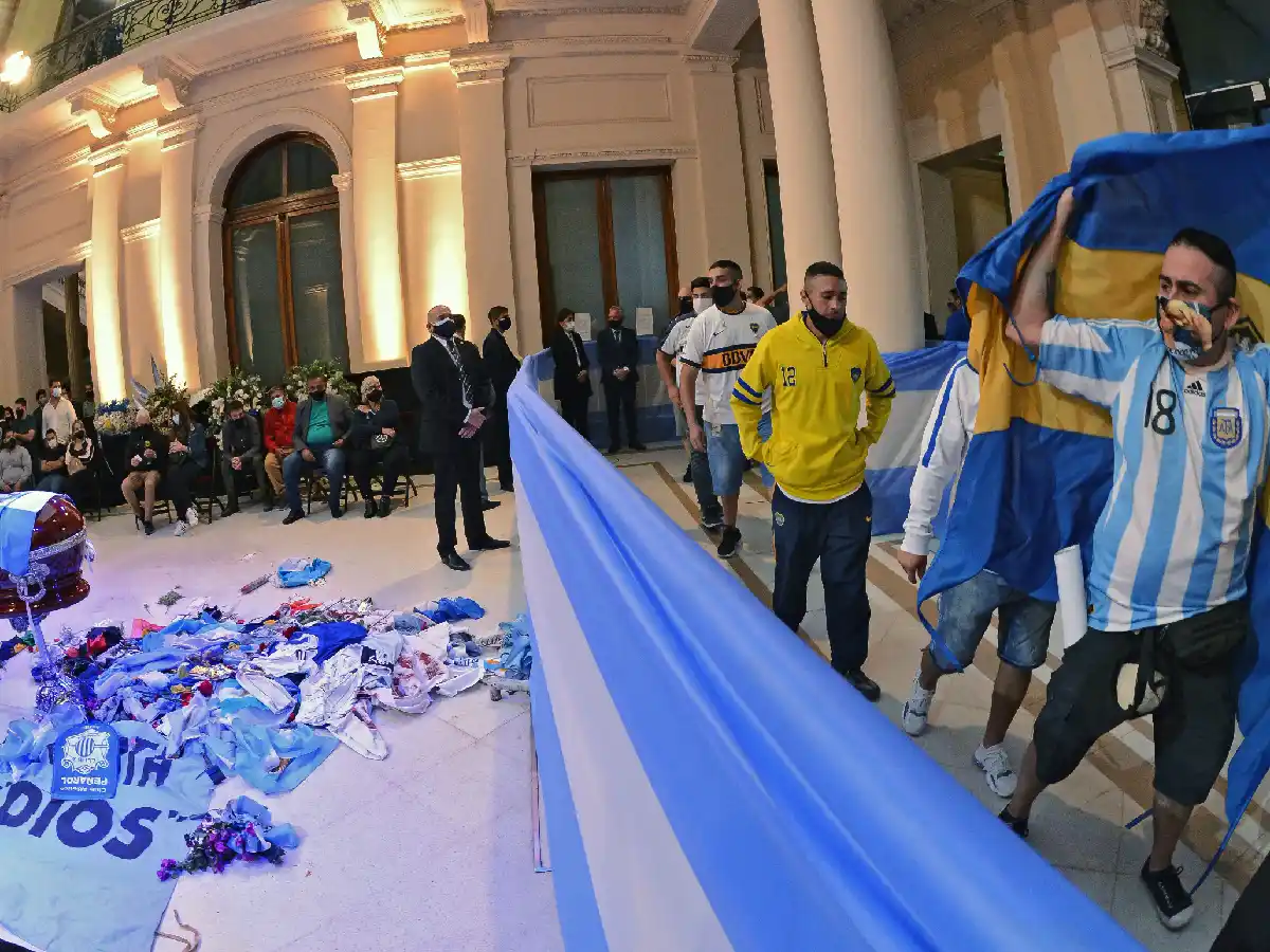 Morla repudió la publicación de la foto de Diego en el ataúd