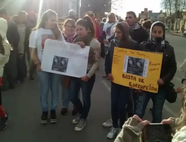 Vecinos marcharon en reclamo de justicia por Magalí