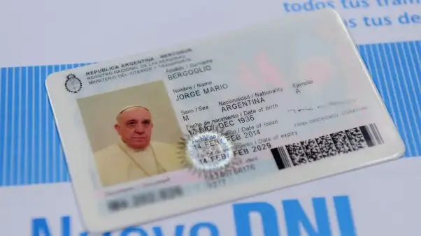 Francisco tramitó el nuevo DNI y Pasaporte argentinos
