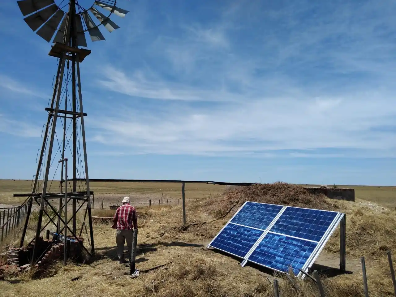 Se entregarán boyeros y bombas solares a productores rurales