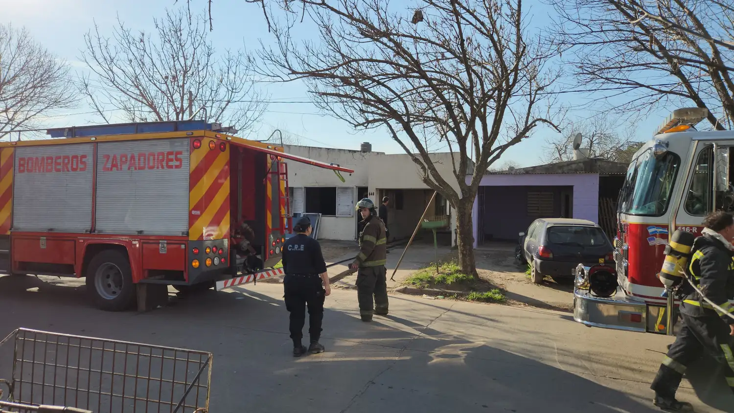 incendio bomberos zapadores fuego casa cocina vivienda rafaela pastizal pastizales seco sequia fuego - 5