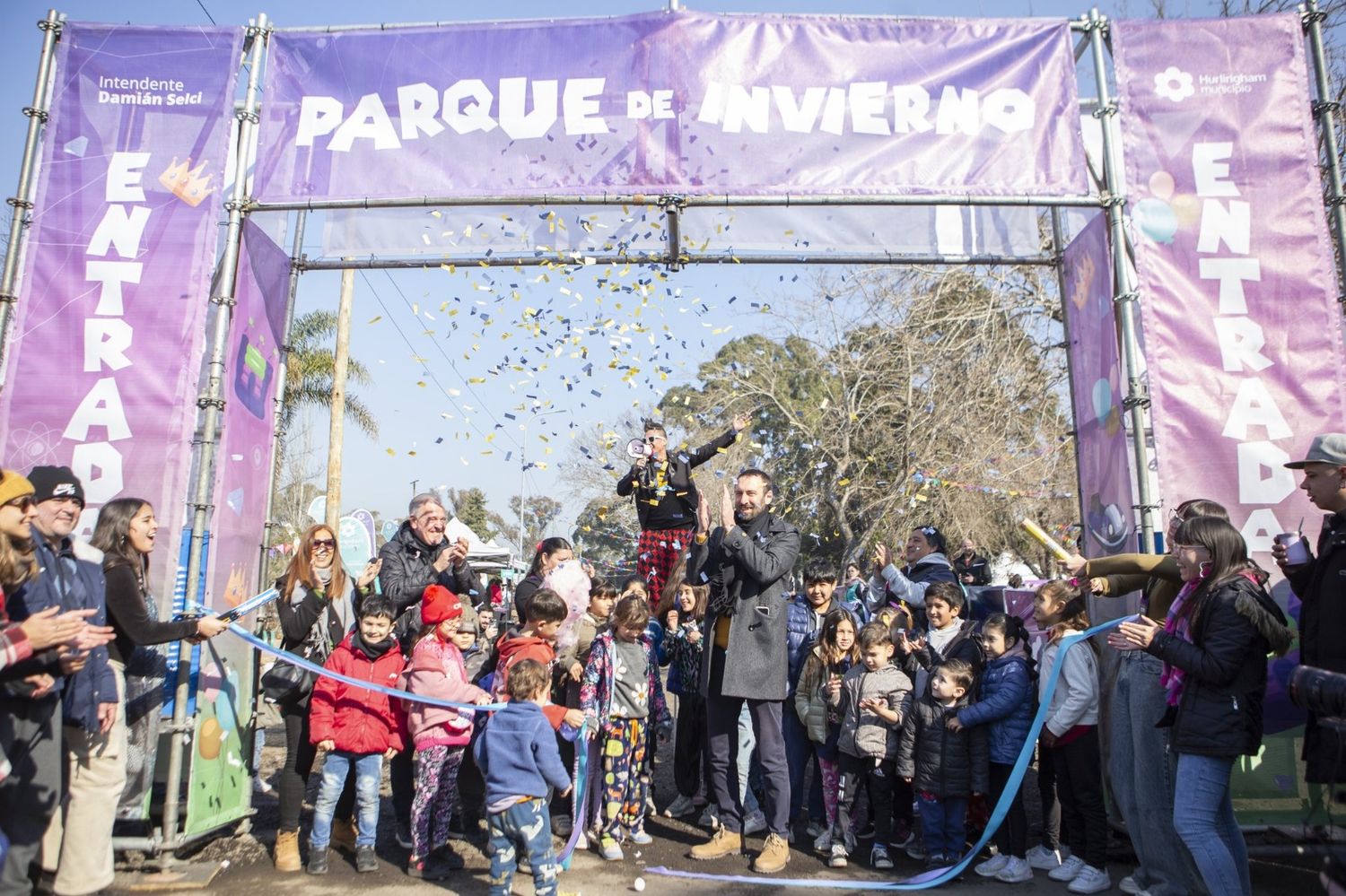 Más de 20 mil vecinos disfrutaron del Parque de Invierno en Hurlingham: Dinosaurios móviles y autos chocadores