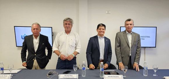 Coinciden en objetivos para el desarrollo del sector productivo