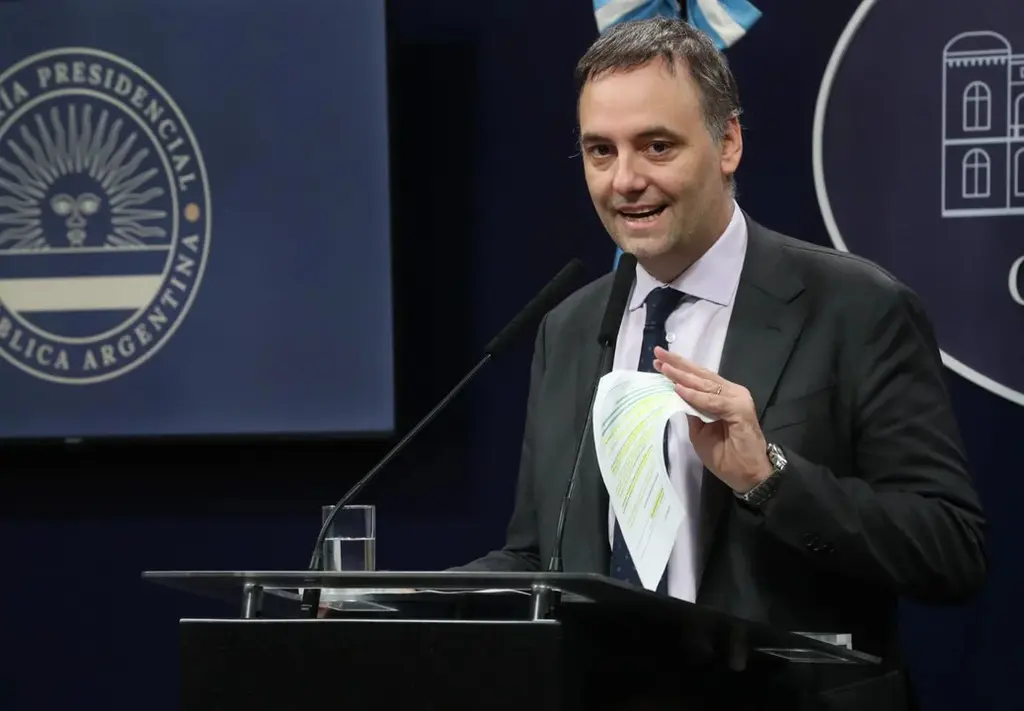 Tras la reapertura de la sala para periodistas acreditadas, Adorni brindó una conferencia de prensa