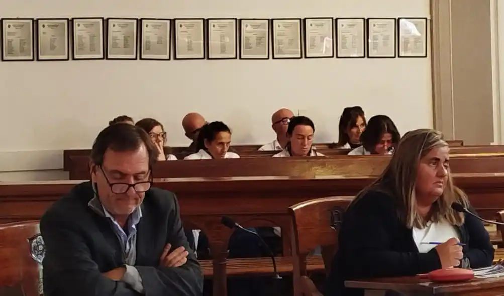 Parte del equipo de profesionales de la UCRI siguió el tratamiento de la resolución desde la barra.