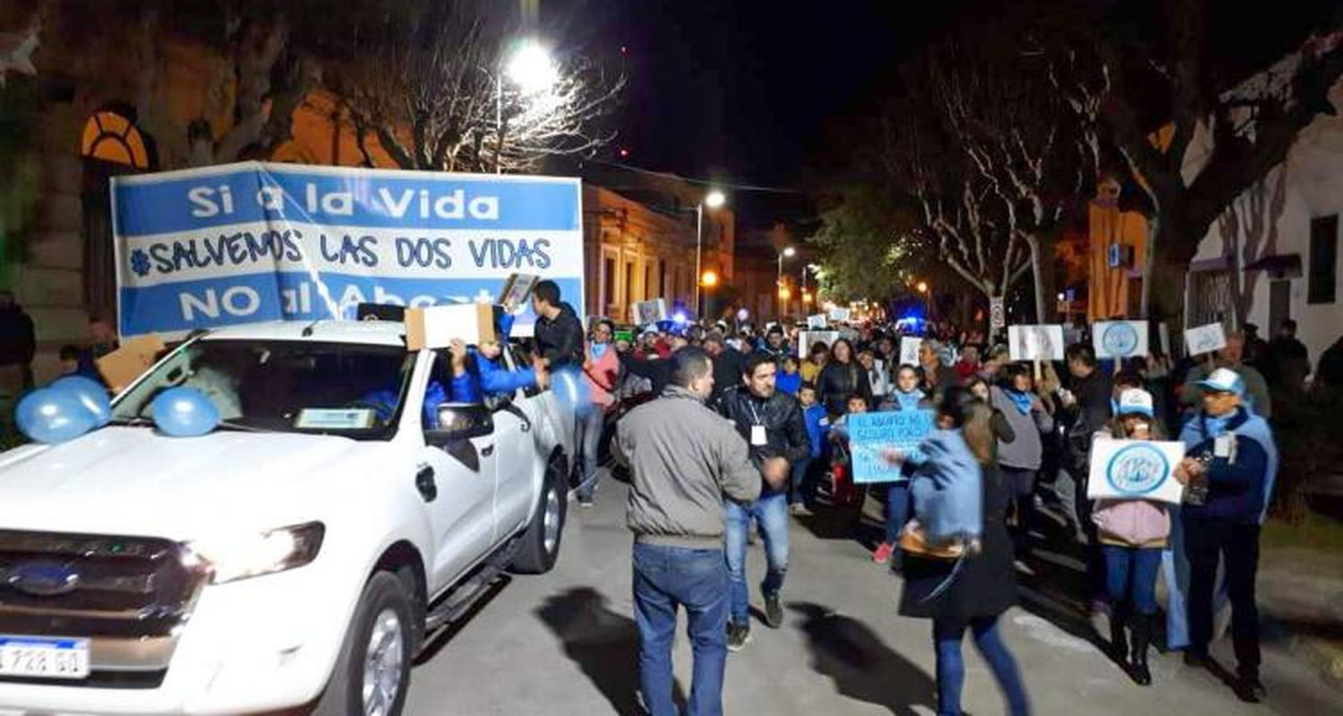 Multitudinaria marcha “por las dos vidas”