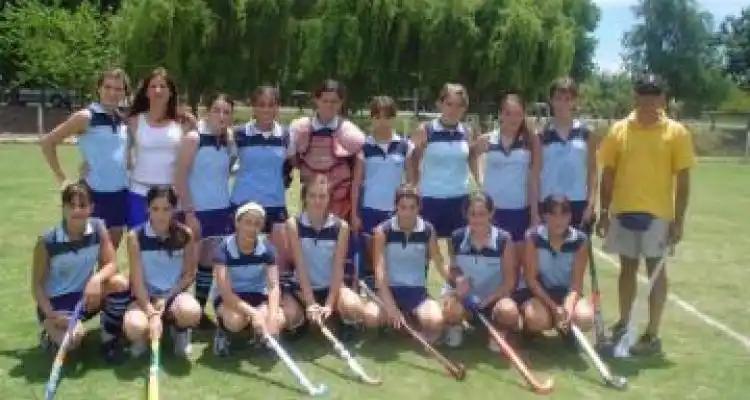 Dos títulos en hockey para Náutico