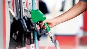 El Gobierno aplazó una vez más el aumento en los impuestos de los combustibles