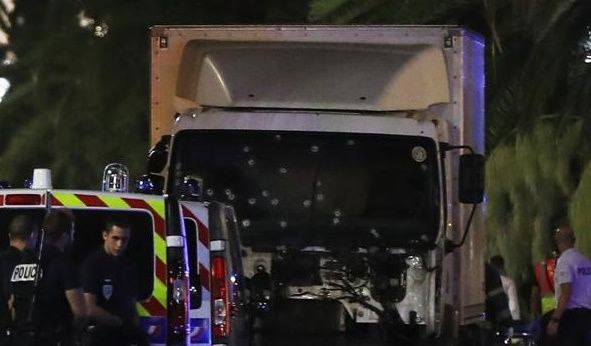 Video: el momento en que la policía mató al terrorista de Niza