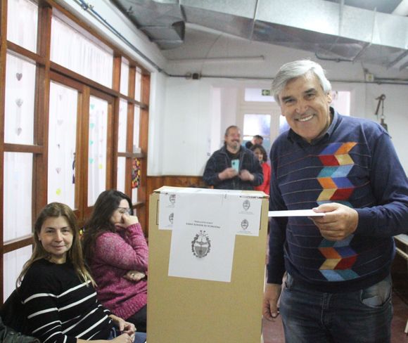 Votó Carlos Avila de Nuevos Aires