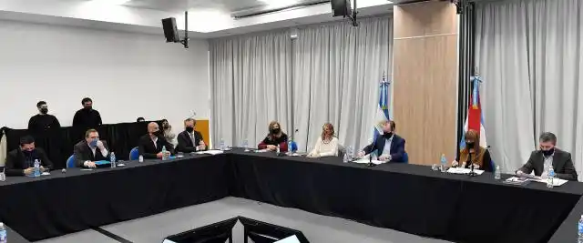 Paraná, Colonia Avellaneda, Oro Verde y San Benito extienden las restricciones
