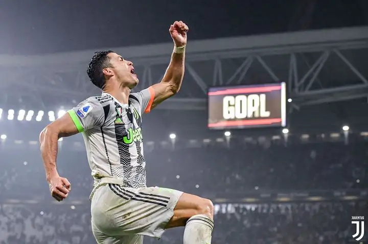 Juventus lo ganó en el descuento y volvió arriba