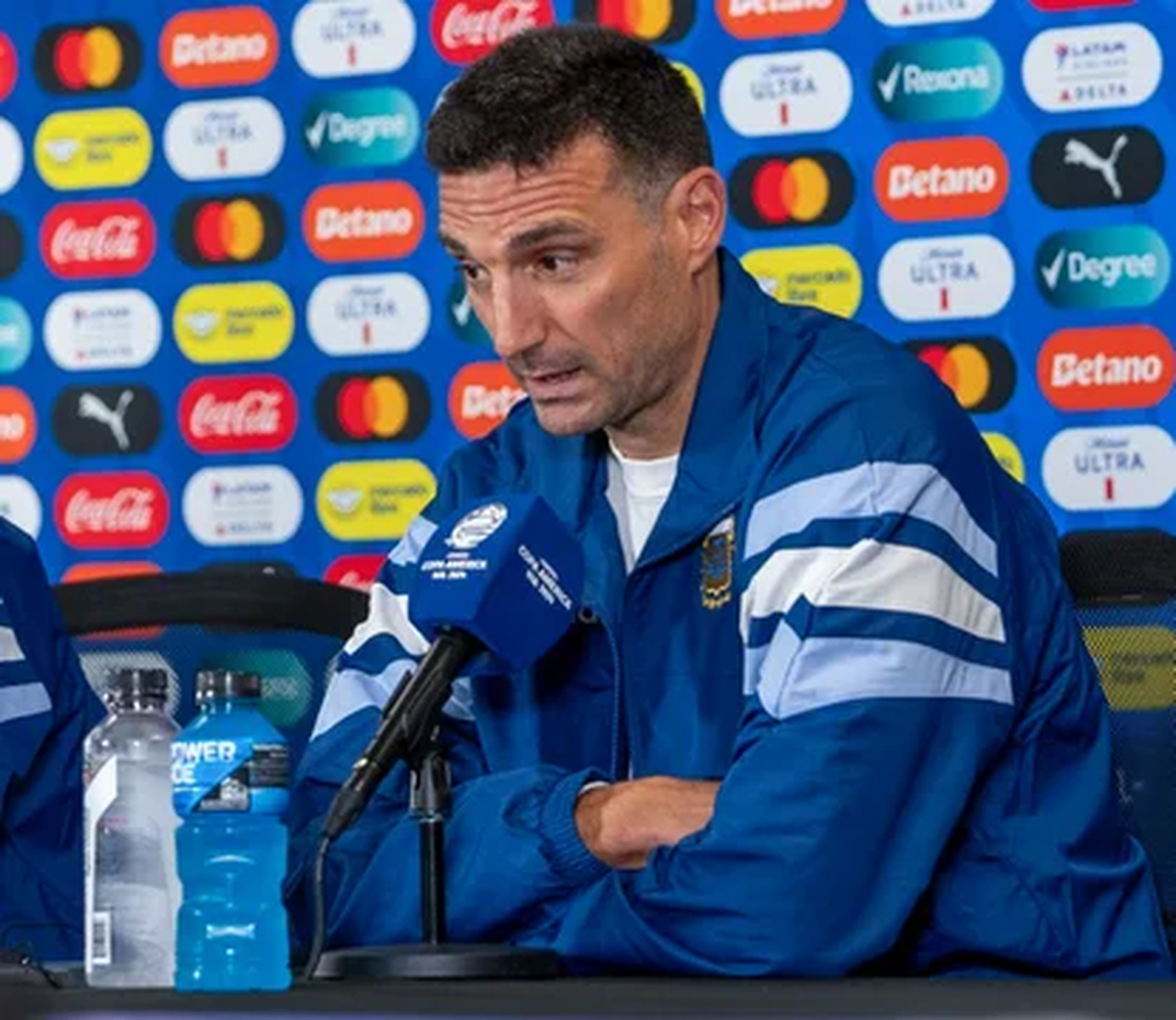 Lionel Scaloni en conferencia de prensa.