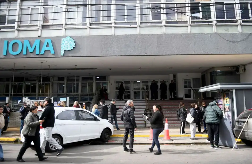 Psicólogos bonaerenses realizarán un paro de 24 horas contra IOMA por el atraso en los honorarios y advierten por los tratamientos en curso.