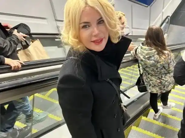 Video: Descubrieron a Esmeralda Mitre limpiando su celular de una manera insólita