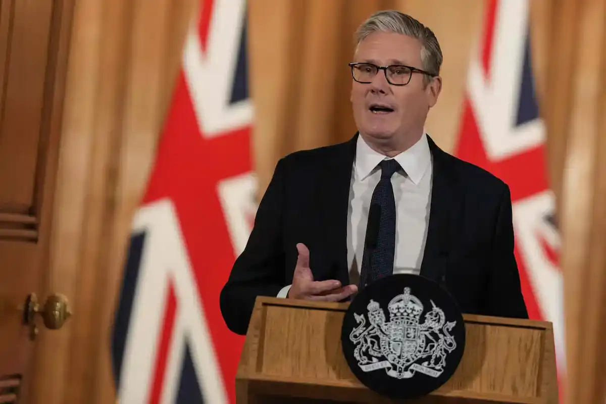 El primer ministro británico Keir Starmer anuncia la nueva regla que impide a los menores de 16 años usar redes sociales en el territorio del Reino Unido