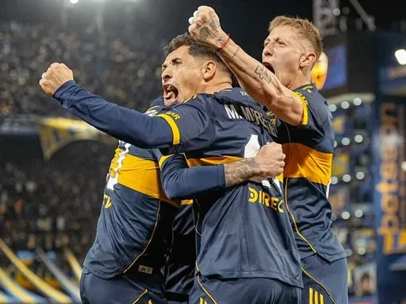 El Xeneize ganó con goles de los uruguayos Merentiel y Cavani.