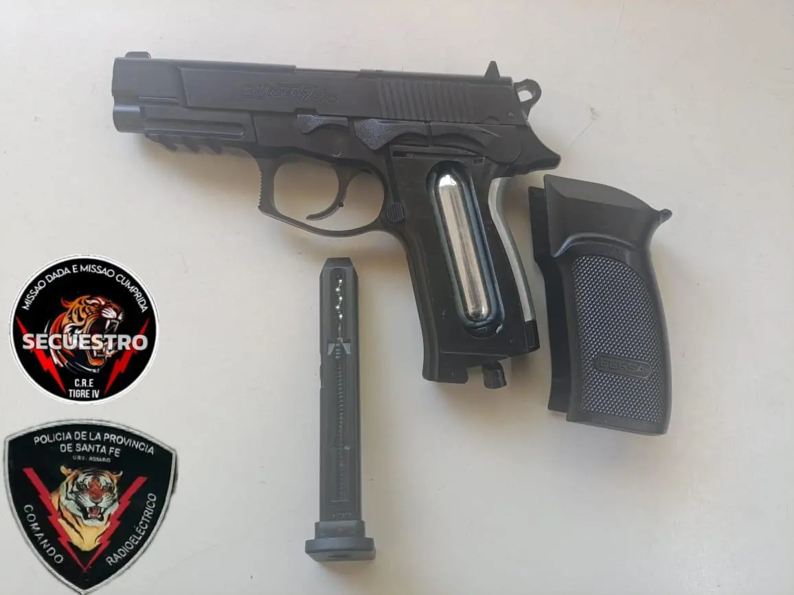 Un joven cayó detenido con una réplica de arma de fuego en la zona sudoeste.