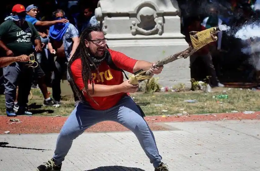 Otorgaron prisión domiciliaria al hombre que disparó un mortero en una marcha contra la reforma previsional