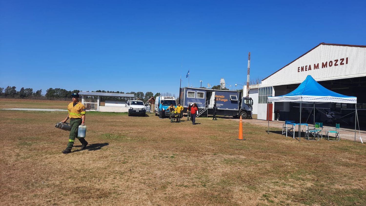Ecocidio en islas: repusieron el avión hidrante y continúa el operativo con base en el Aeroclub