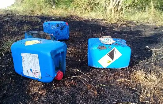 Transportaba bidones con agroquímicos que provocaron un incendio al caer en la ruta 