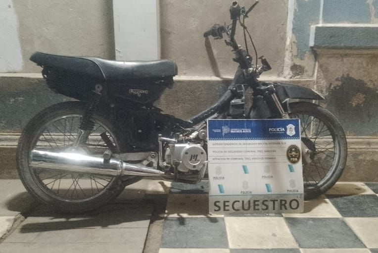 Menor intenta huir de un operativo con una moto robada y es aprehendido