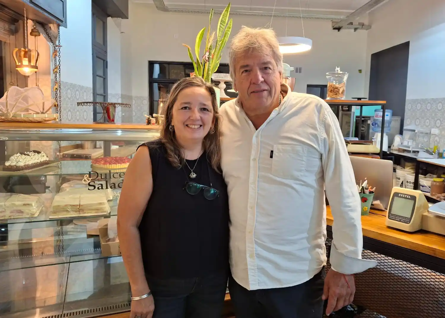 Verónica y Jorge, dueños de Dulce y Salado. Nuevo local en 61 y 70.