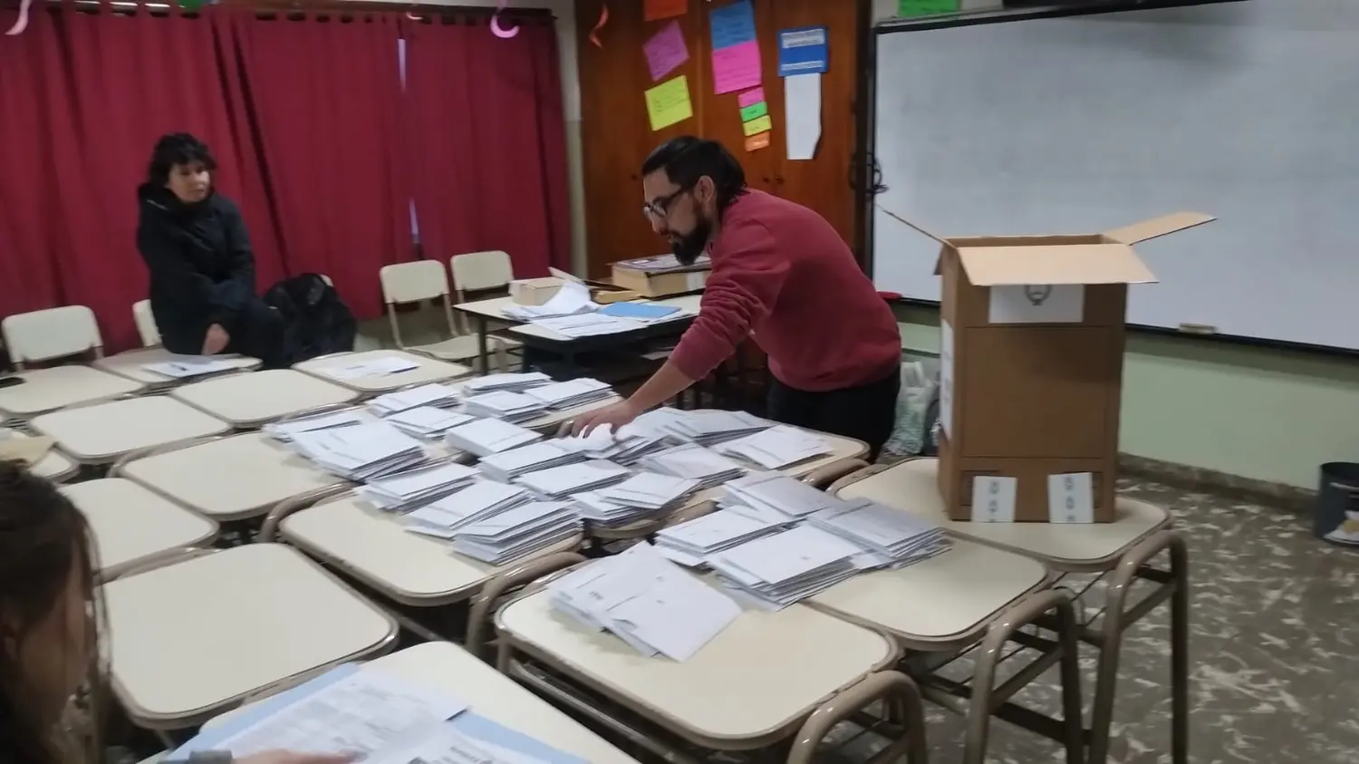 Ya se escrutaron el 40 por ciento de las mesas de todo el país