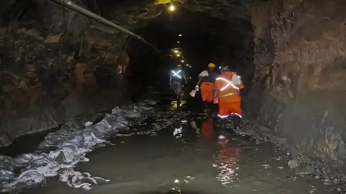 DERRUMBE EN UNA MINA deja un muerto y 34 afectados en El Callao