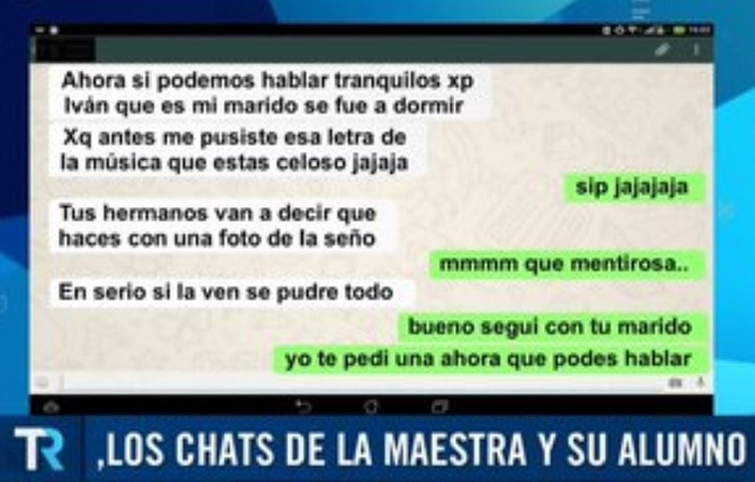 Denuncian a una maestra por acosar a un alumno: los chats de WhatsApp