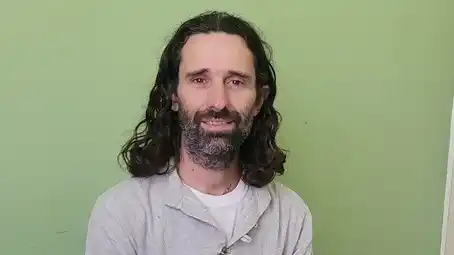 Desde la sede de Paz Interior Tandil, Guillermo Agustín Valetutto impulsa un proyecto que une yoga y meditación.